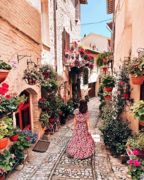 Incanto A Spello: Raffinato Appartamento Per Due Bagian luar foto